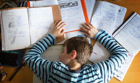 Trước sự sống còn của sinh mệnh, thành tích thật chẳng đáng chi cả (Ảnh: Education News).